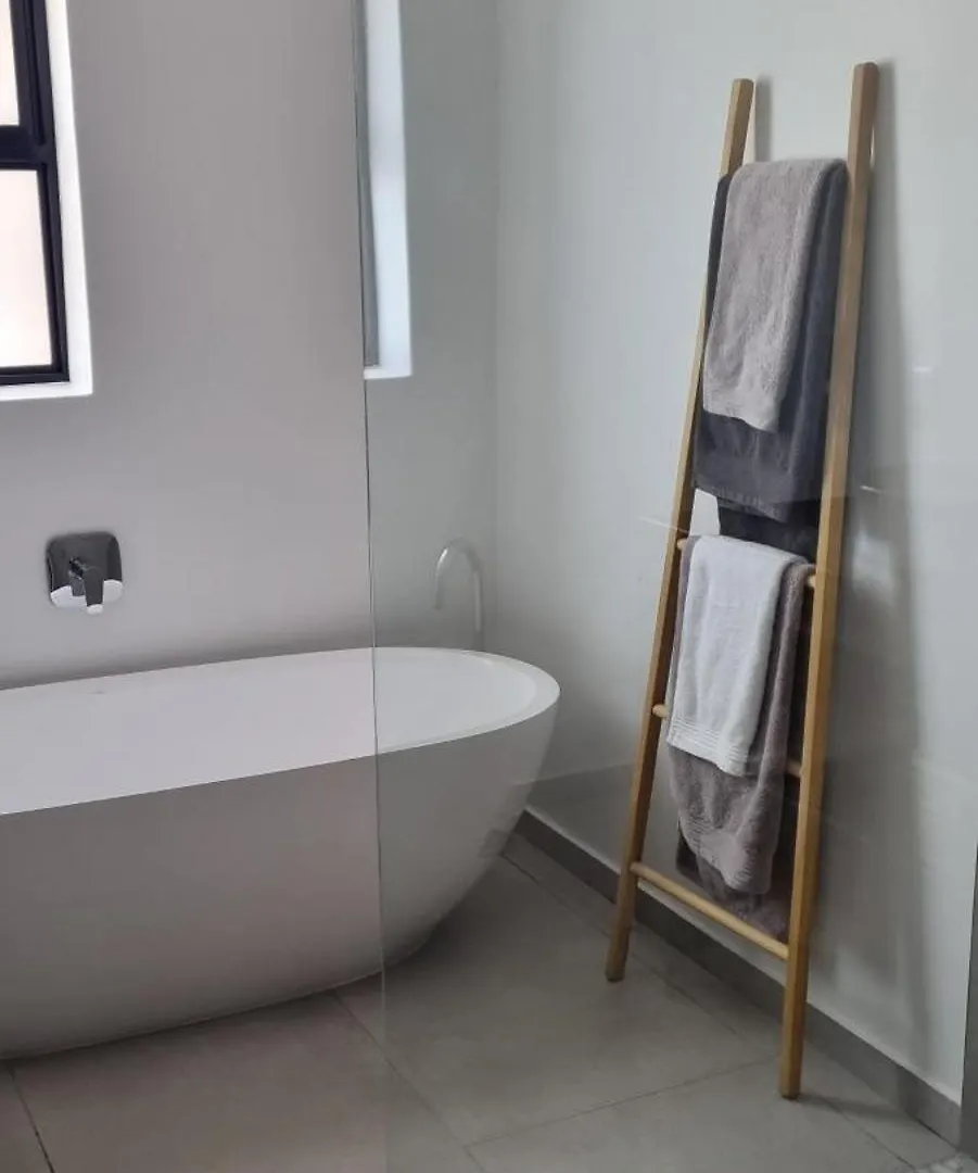 Somer House Guest Suites Somerset West Bed & Breakfast