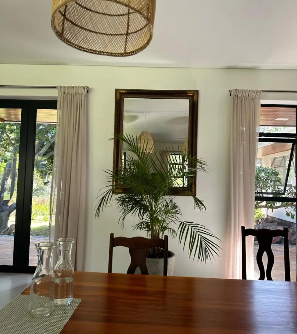 Somer House Guest Suites Somerset West Bed & Breakfast