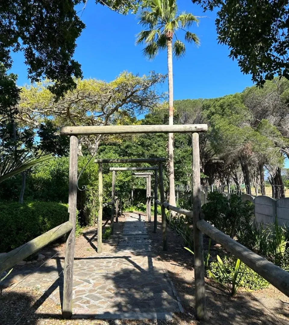 Somer House Guest Suites Somerset West Bed & Breakfast