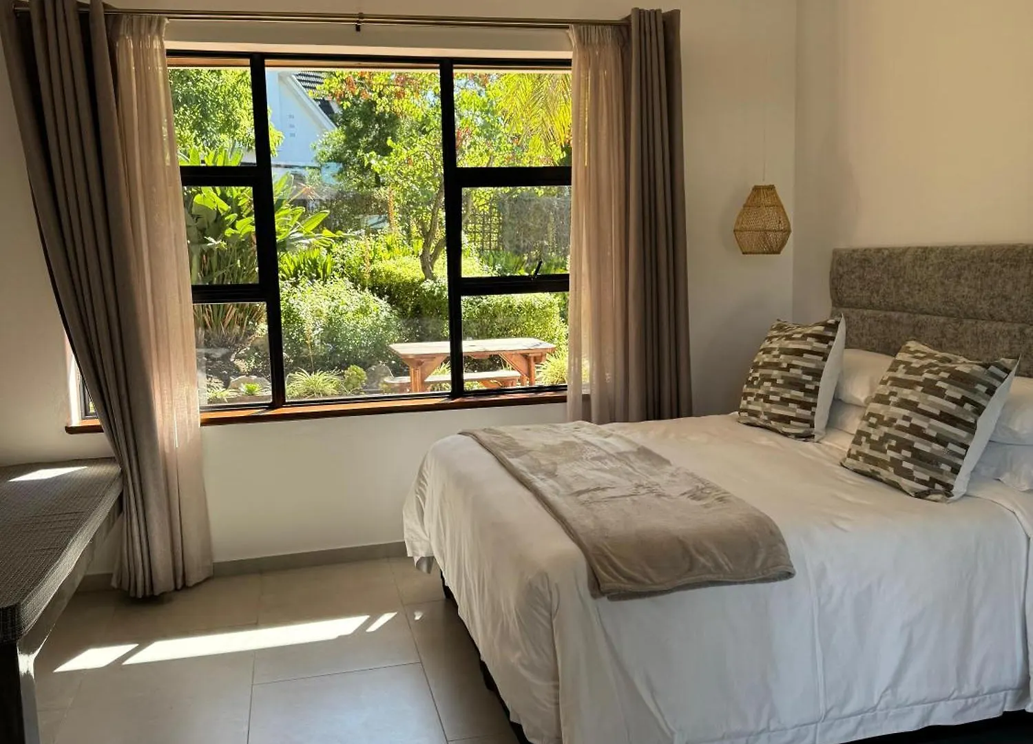 Bed & Breakfast Somer House Guest Suites Somerset West South Africa