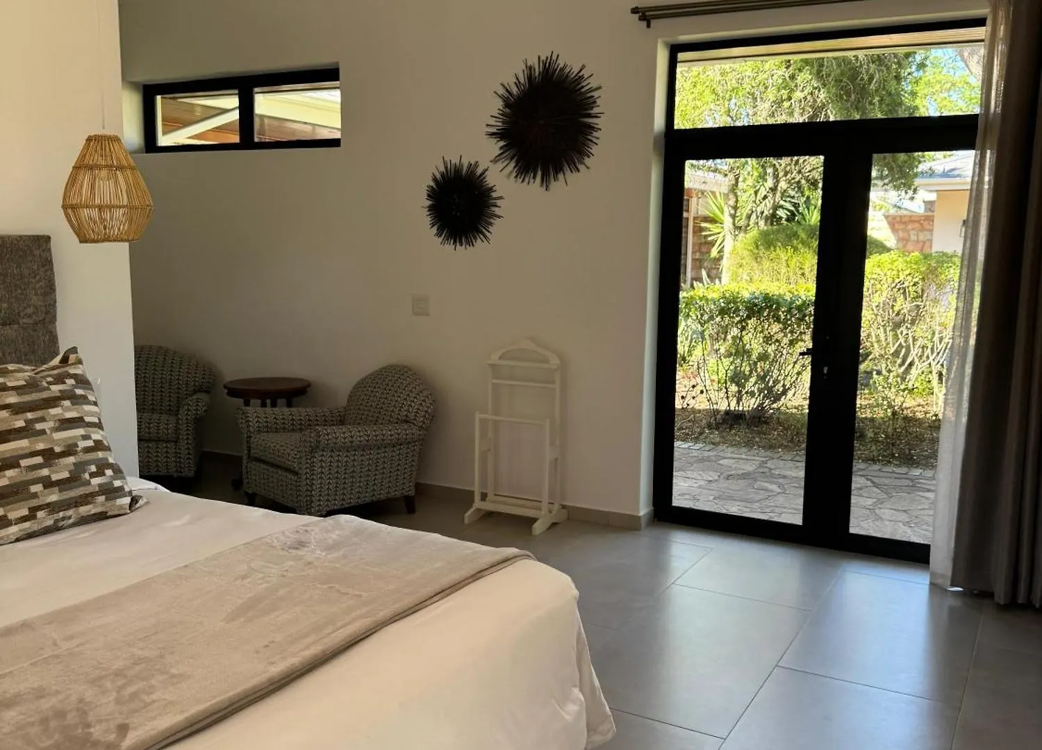 Somer House Guest Suites Somerset West Bed & Breakfast
