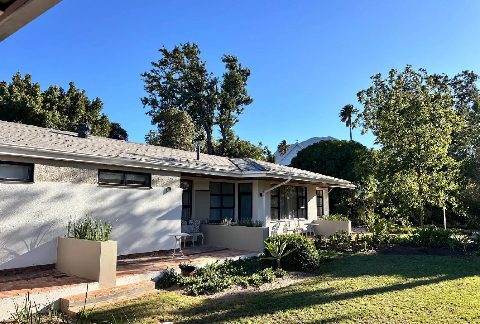 Somer House Guest Suites Somerset West Bed & Breakfast