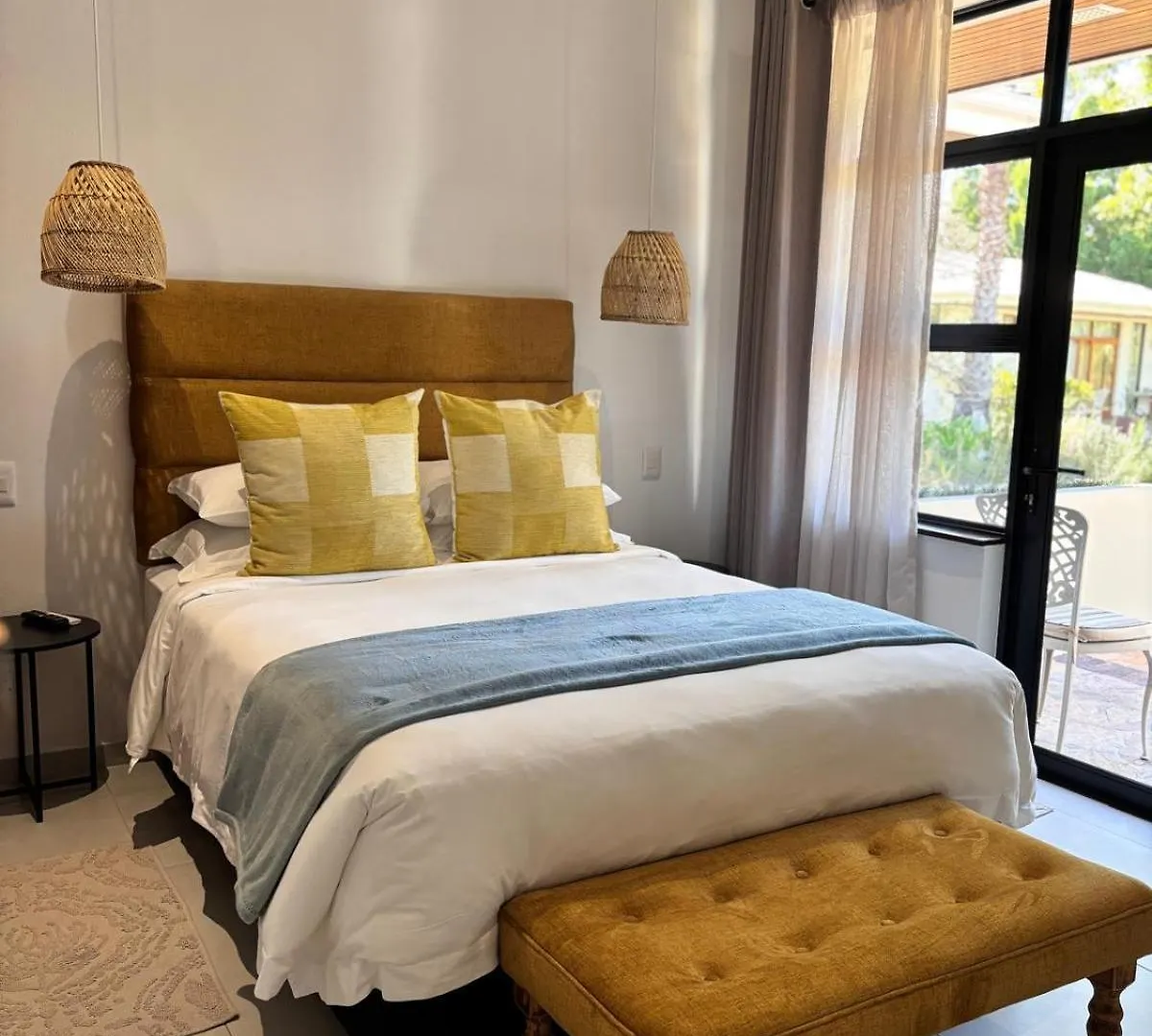 Somer House Guest Suites Somerset West Bed & Breakfast