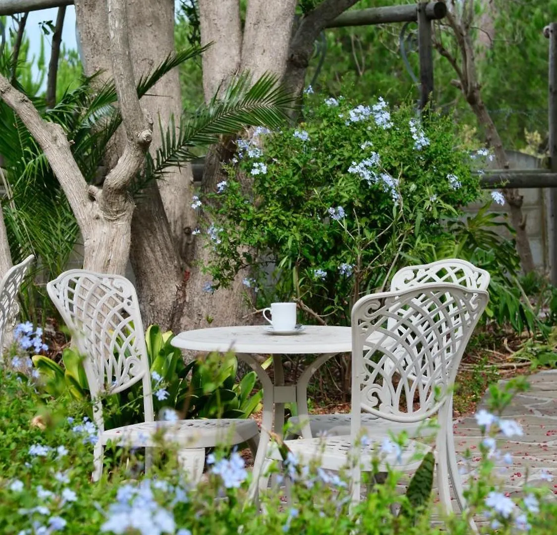 Somer House Guest Suites Somerset West Bed & Breakfast