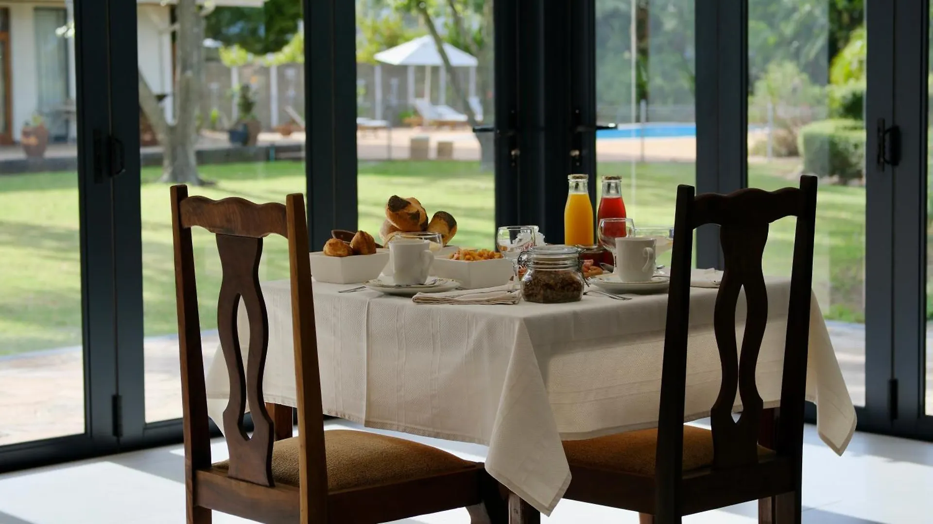 Somer House Guest Suites Somerset West Bed & Breakfast